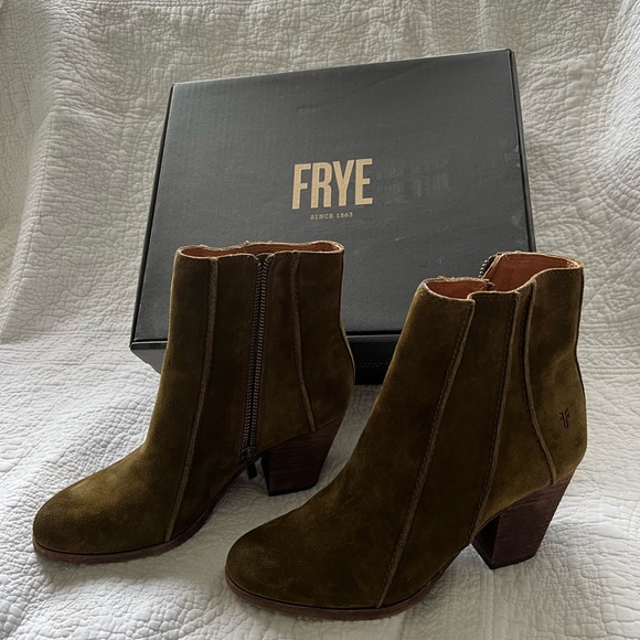 Frye Shoes - New in Box Frye ‘Essa Seam Booties’ in Khaki - Size 9M